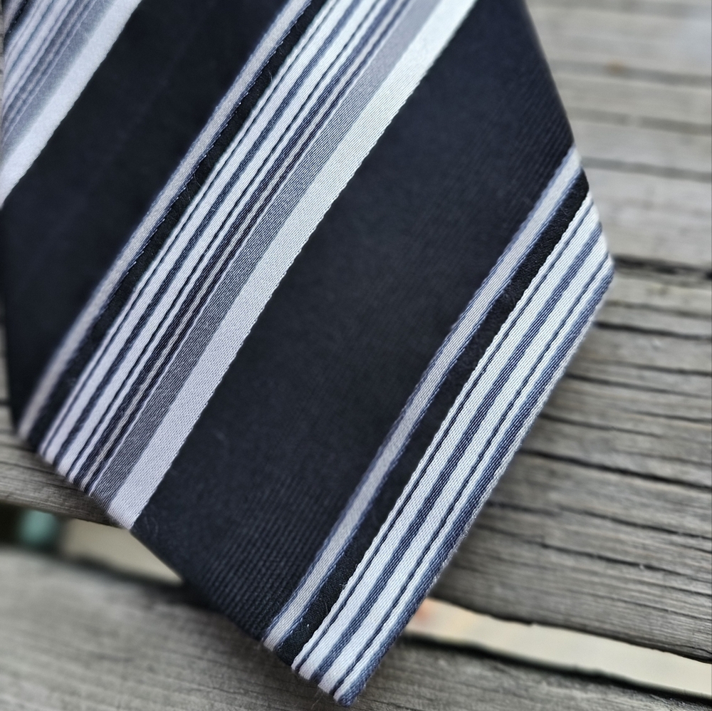 2 For $40. Geoffrey Beene 100% silk tie.